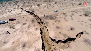 massive-crack-in-mexico