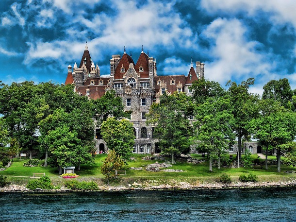 10-most-majestic-castles-in-america1