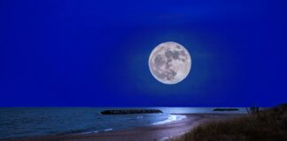 Charleston Is About To Witness A Rare ‘Blue Supermoon’ Dance With Saturn Tomorrow Night