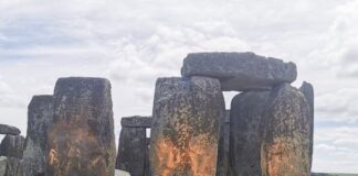 Protesters Arrested after 5000-year-old Stonehenge Monument Spray-Painted Orange