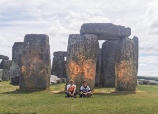 Protesters Arrested after 5000-year-old Stonehenge Monument Spray-Painted Orange