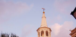 Charleston’s 186-Foot St. Michael’s Steeple Has an Earthquake Story Behind Its 275-Year Milestone St. Michael’s Church and its white steeple at Meeting and Broad streets in Charleston, photographed at sunset in August 2012.